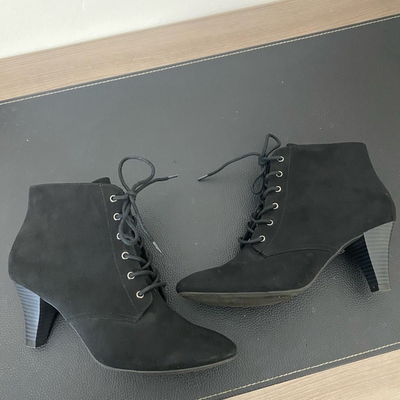 Women’s East 5th Black Lace-Up Heeled Boots - Picture 2 of 8